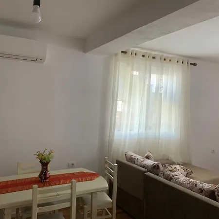 Blevim Place בית הארחה